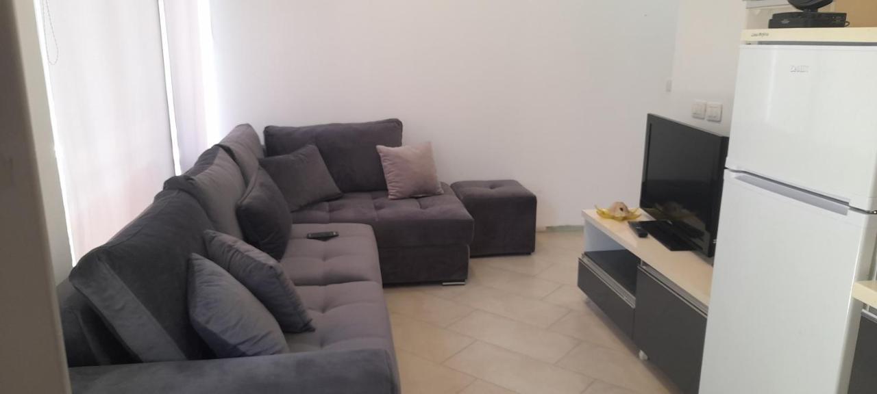 Eri Apartament ฮีมาเรอ ภายนอก รูปภาพ